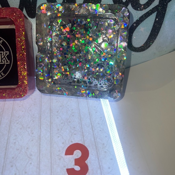 Ashtrays - Picture 10 of 10